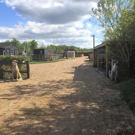Willow Court Farm The Lodge & Petting Farm, 8 Mins From Legoland & Windsor, 15 Mins From Lapland Uk ภายนอก รูปภาพ
