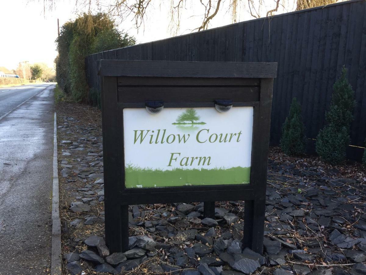 Willow Court Farm The Lodge & Petting Farm, 8 Mins From Legoland & Windsor, 15 Mins From Lapland Uk ภายนอก รูปภาพ